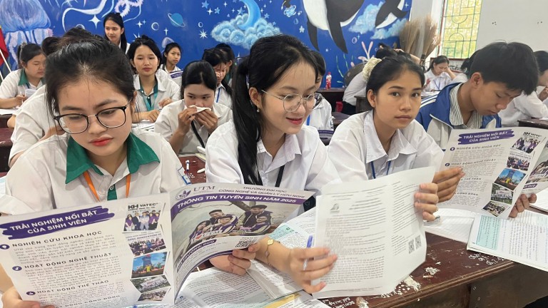 Tư vấn hướng nghiệp: Hành trình gieo mầm ước mơ của Trường Cao đẳng Hữu Nghị