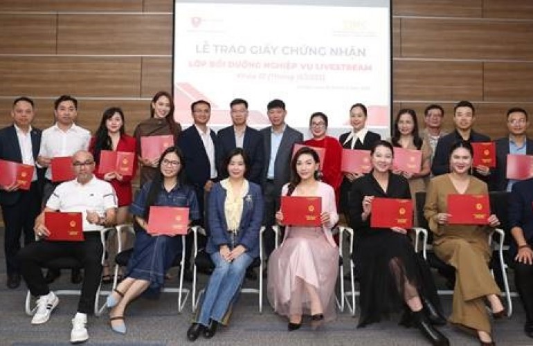 Trao Giấy chứng nhận lớp bồi dưỡng nghiệp vụ Livestream – Khóa 1