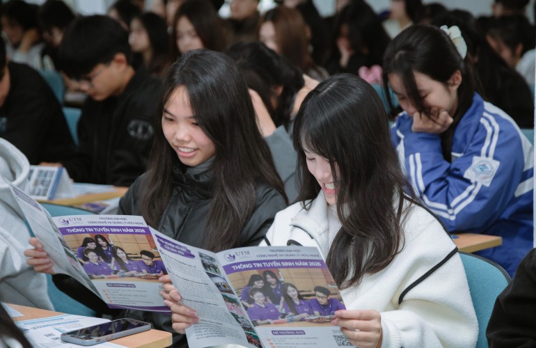 Tư vấn hướng nghiệp - Hành trình phục vụ cộng đồng, mở lối tương lai cho học sinh Nghệ An